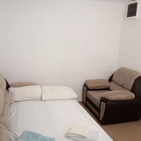 Apartments And Rooms Camelia Premantura Exterior foto