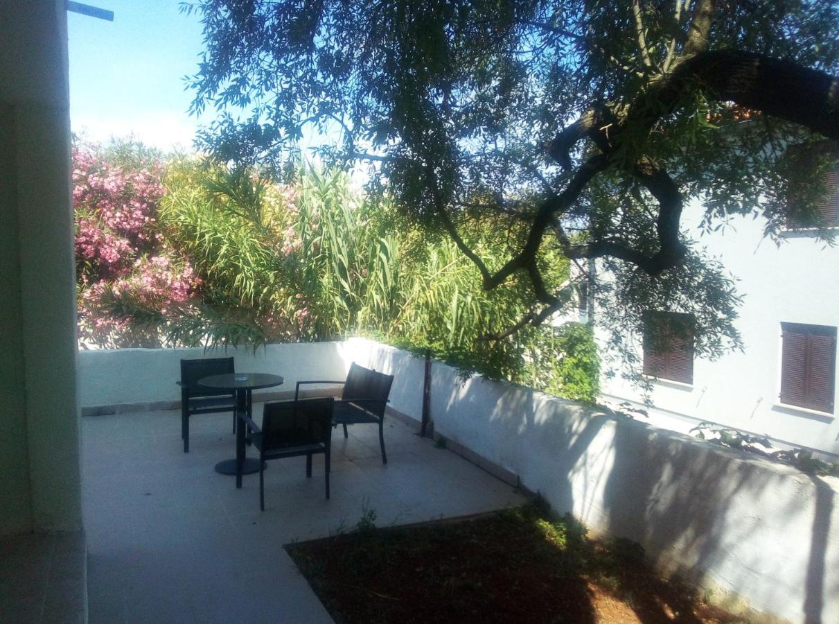 Apartments And Rooms Camelia Premantura Exterior foto