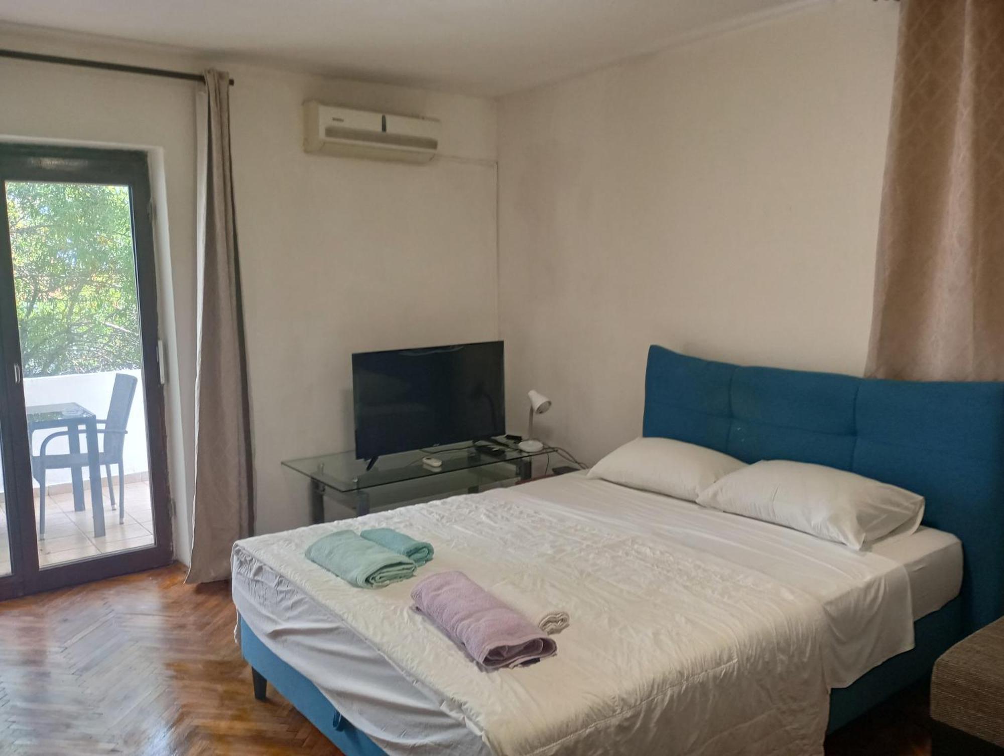 Apartments And Rooms Camelia Premantura Exterior foto
